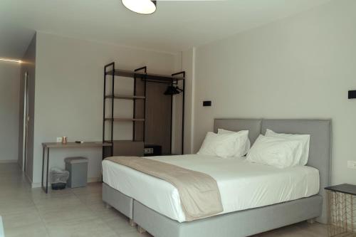 Superior Double or Twin Room with Sea View image 10