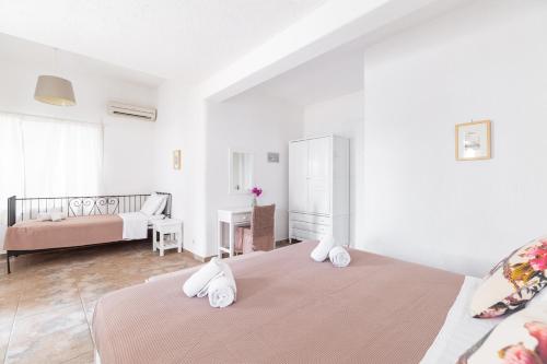 Triple Room with Sea View image 10