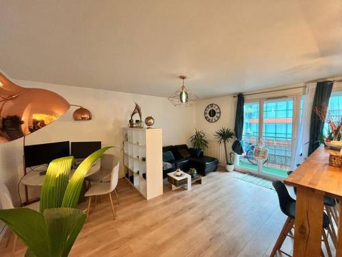 Spacious Parisian House- Paris à porte - Metro 14 - 1 minute walking to subway - Location saisonnière - Clichy