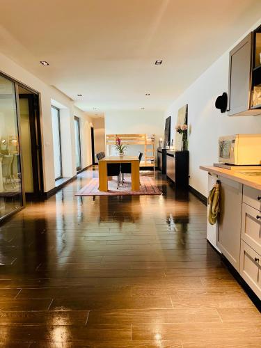 Down Town Spacious Loft Retreat with Private Parking, Brüssel (Foto 7)