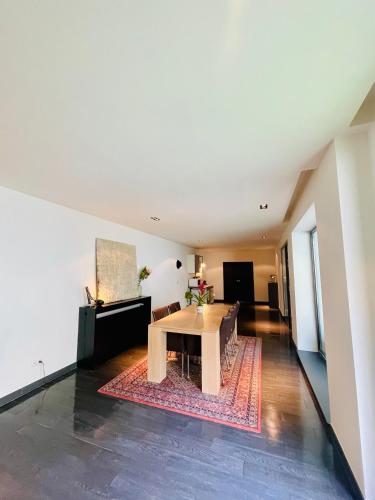Down Town Spacious Loft Retreat with Private Parking, Brüssel (Foto 8)