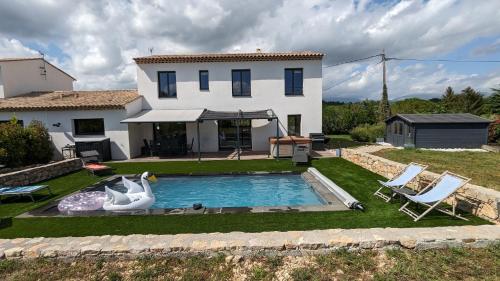 Villa Lou Samagui avec piscine , 4 chambres - Location, gîte - Montauroux