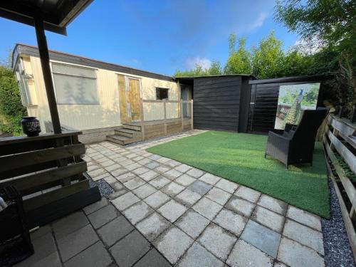 Chalet Friesland H17 - 5 pers - Tap to explore photos