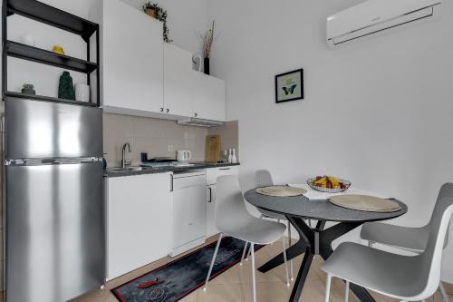 Apartment with Terrace image 8