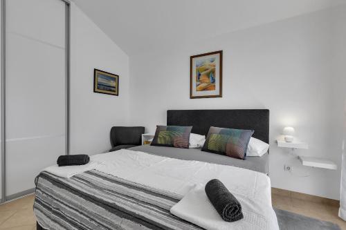 Apartment with Terrace image 4