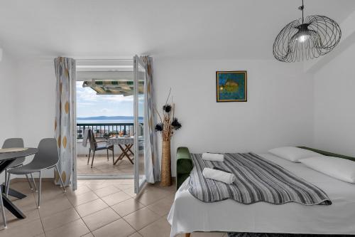 Apartment with Terrace image 5