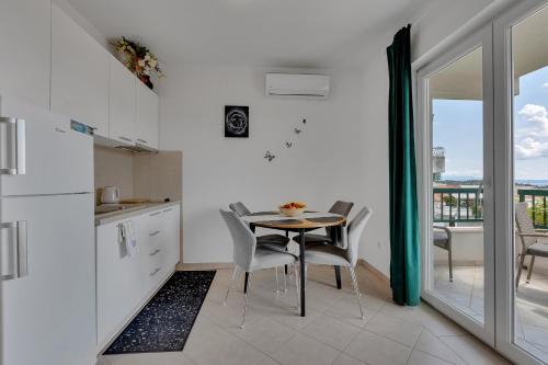 One-Bedroom Apartment image 8