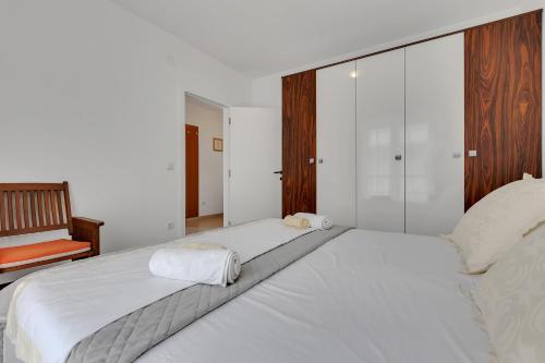 One-Bedroom Apartment image 6