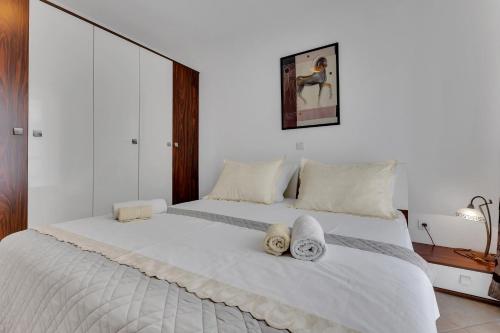 One-Bedroom Apartment image 5