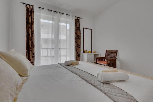 One-Bedroom Apartment image 7