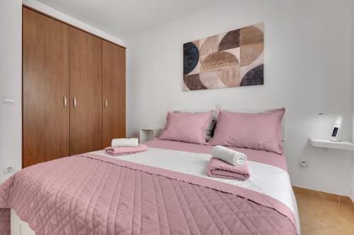 One-Bedroom Apartment image 7