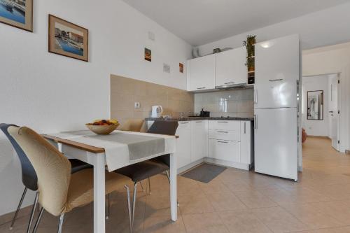 One-Bedroom Apartment image 10