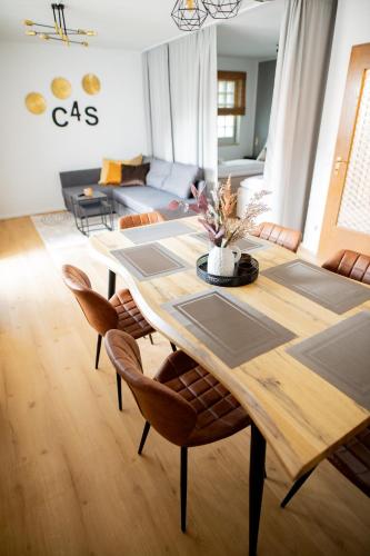 C4S -COME4STAY- Stilvoll eingerichtetes Apartment für bis zu 8 Personen - Hochwertige Betten I voll ausgestattete Küche I Balkon I Badezimmer I WLAN I Smart TV