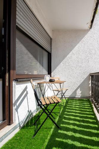 Erkély/terasz, C4S -COME4STAY -InnHarmony- Stilvoll eingerichtetes Apartment fur bis zu 8 Personen - Hochwertige Be in Erharting