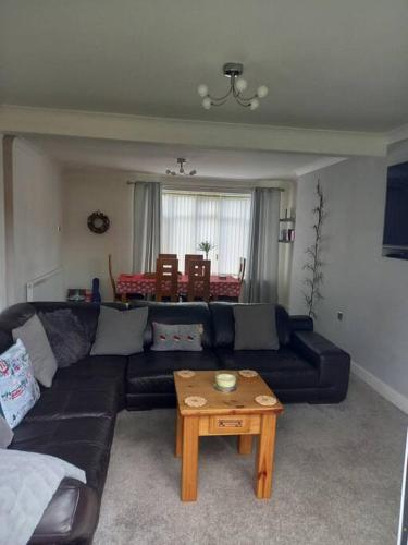 Modernised home with 2 bedrooms in Cardiff in Fairwater