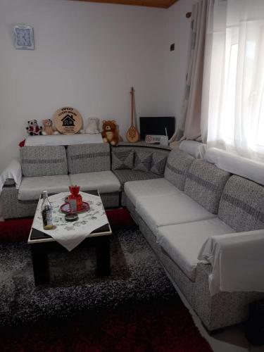 Shpija E AMEL (Sweet Guest House) in Rubik