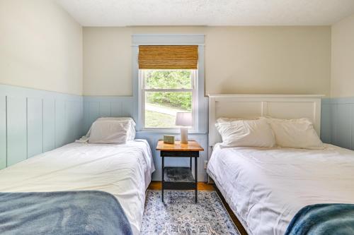 Fox Berry Hill - Lakefront with Dock, Launch & Hot Tub