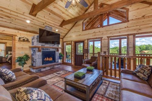 Serenity Mountain Pool Lodge cabin