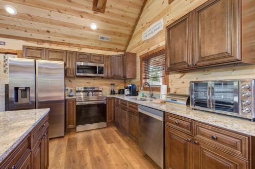 Serenity Mountain Pool Lodge cabin