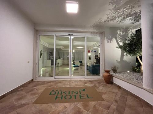 Bikini Hotel - image 11
