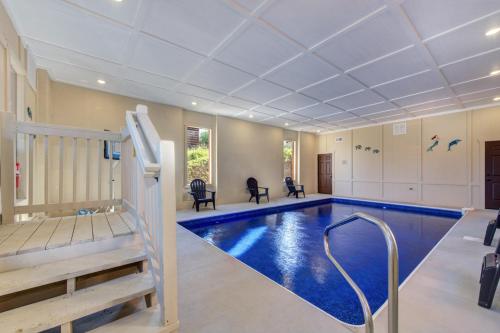 Serenity Mountain Pool Lodge cabin