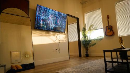 New York Style Home 10 Minutes To SNA & Disneyland in Santa Ana, USA