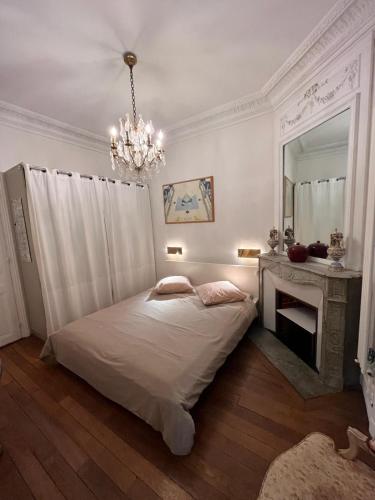 Grande chambre privée sur jardin arboré, Paris