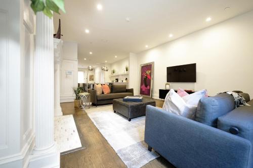 Massive Multi-Million Dollar Home with Private Rooftop l Fashion House l in New York, USA