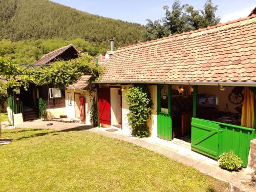 Casa Florica wooden house in Gura Raului