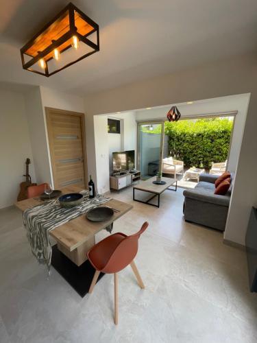 Bali vibes piscine tennis wifi AC Clim in Les Breguieres