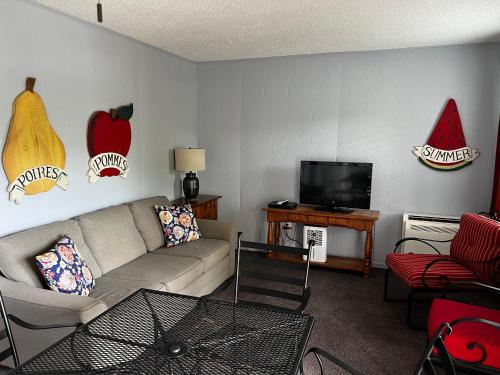 Boundary Waters Resort & Marina