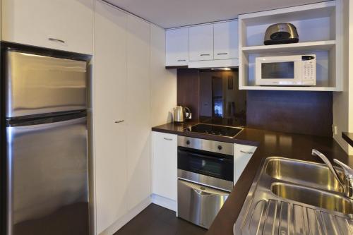 Konyha, The Chancellor on Hobson near Auckland Harbour Híd