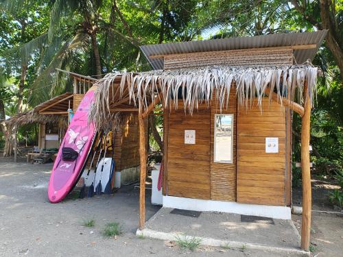 חדר אמבטיה, Camping Babsita-TIPI und Hütten und Stellplätze für Zelt und Camper direkt am Meer und See (Camping Babsita-TIPI und Hutten und Stellplatze fur Zelt und Camper direkt am Meer und See) in קחויטה
