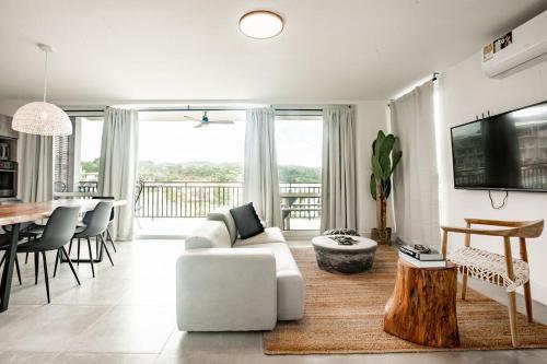 Blue Venao CONDO APARTMENT B21 in 拉斯埃斯奧巴德爾貝納多