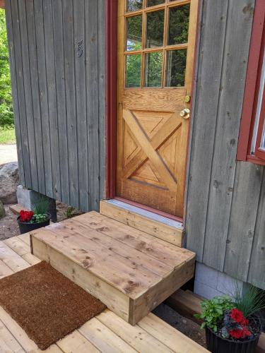 Meadowlark Cabin #5 in Maynooth (ON)