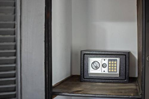One-Bedroom Apartment image 8