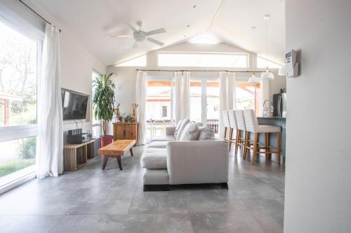 Jagatud salong / TV-ala, Villa #35 - Blue Venao, Playa Venao in Las Escobas del Venado