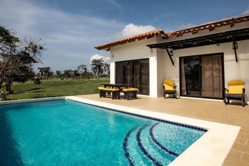 Super Private Beachfront 3BR Villa with Infinity Pool Andromeda Pedasi