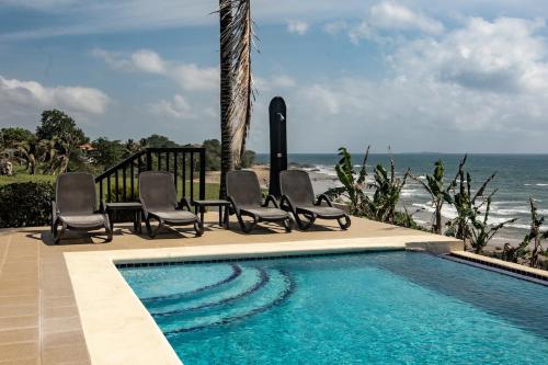Super Private Beachfront 3BR Villa with Infinity Pool Andromeda Pedasi