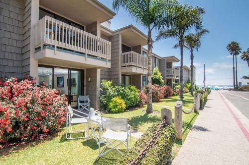 A-13 Belle Terre Cottage in Oceanside, USA