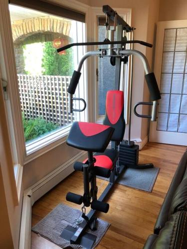 Heated pool, hot tub, 4 AC lake view bedrooms