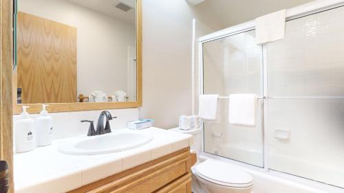 Three-Bedroom Apartment image 10