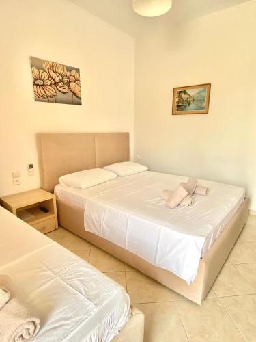 Foti Rooms – Himarë, CA