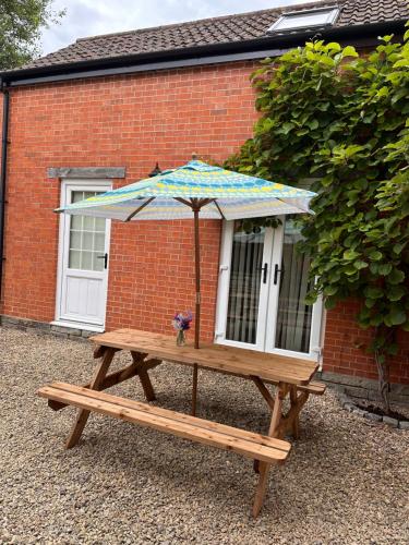 Facilities, Sticklinch Farm Cottage Near Glastonbury town & walking distance for festival 4 beds sleeps 5 in West Pennard