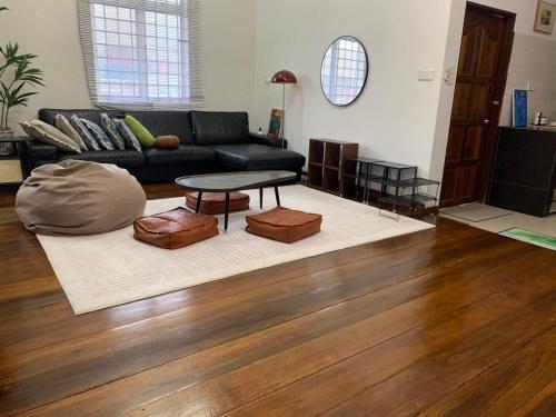 La Wood Homestay near Kuala Besut Jetty in Besut