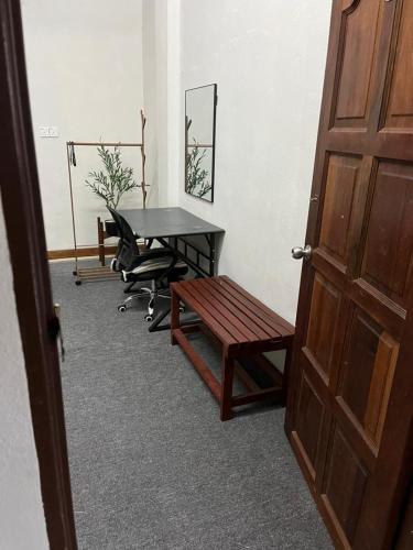 La Wood Homestay near Kuala Besut Jetty in Besut