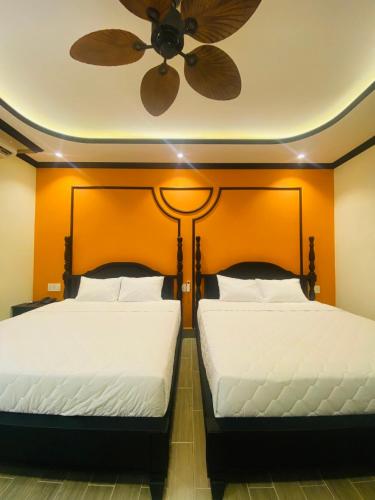 2 double beds