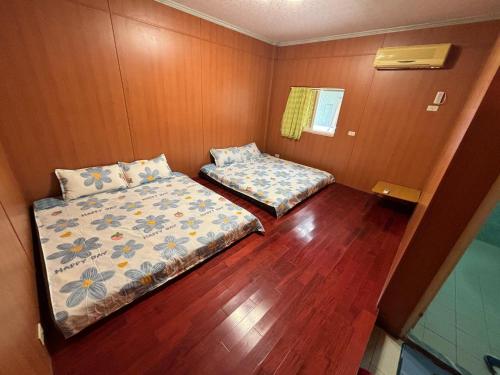 2 double beds