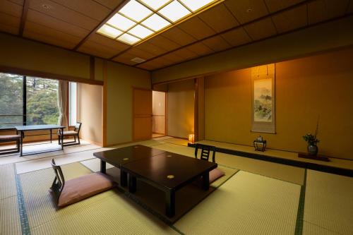 辰口温泉 まつさきJapanese-style Room (15 Tatami Mats) with Private Semi-Open-Air Hot Spring Bath - Main Wing Zuiun