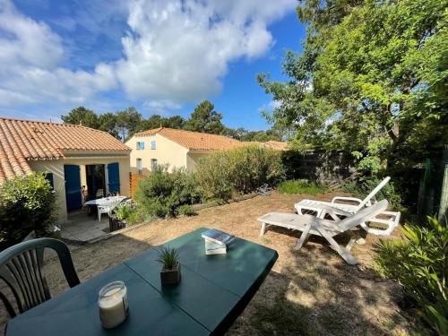 Maison de vacances avec piscine, terrasse et coin détente en forêt, proche plage! - FR-1-323-486 - Location saisonnière - Saint-Jean-de-Monts